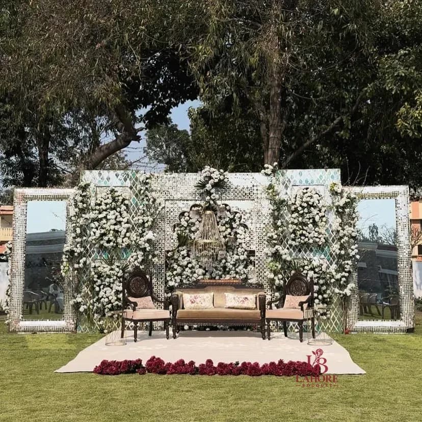 Outdoor Vintage Wedding Stage